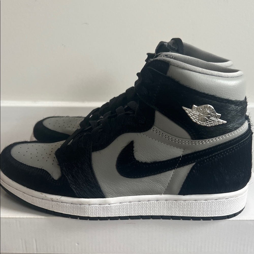 Nike Women’s Black and Gray Sneakers